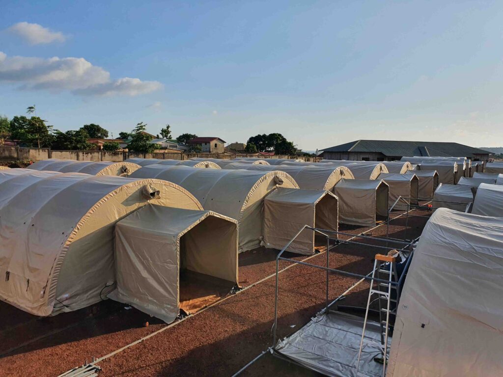 Guinea_Field_Hospita_construction_2