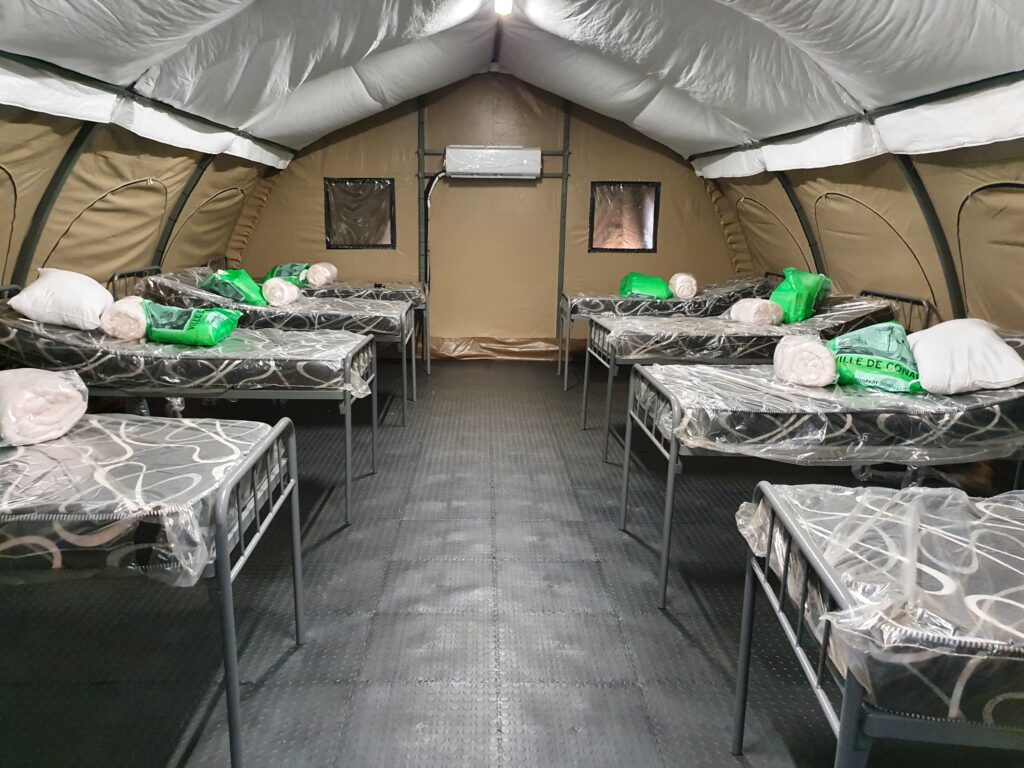 Guinea_field_hospital_ward